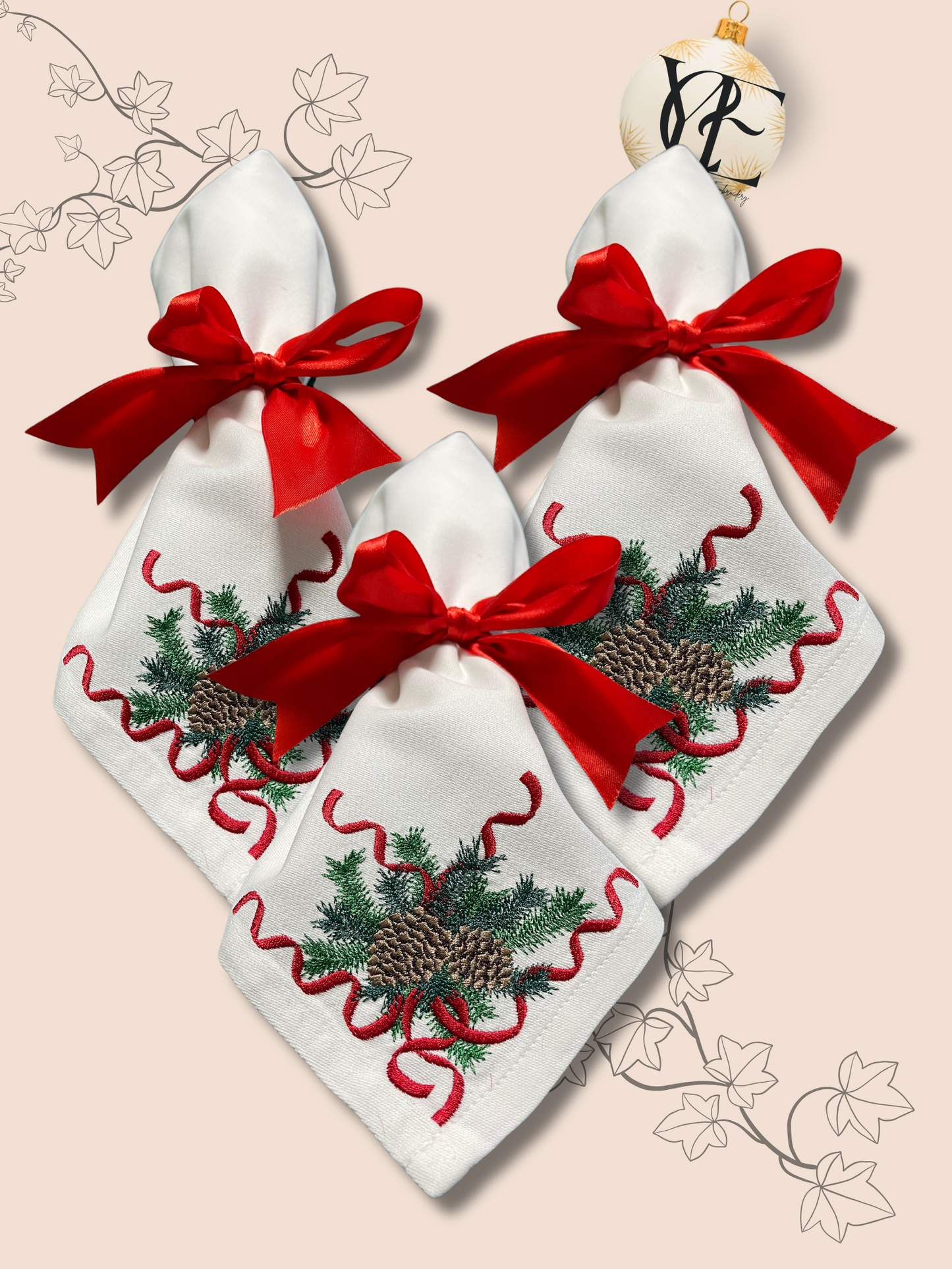 Moderne Weihnachtsservietten mit Tannenzapfen und Schleife