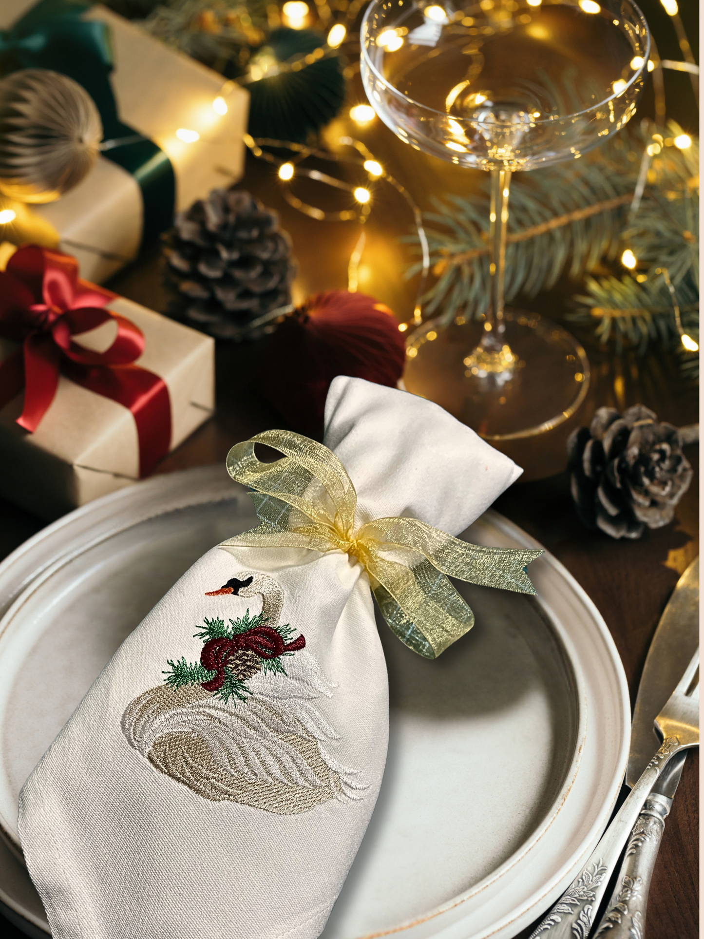 Majestic Swan Weihnachtsserviette – Weiche Eleganz aus Baumwolle