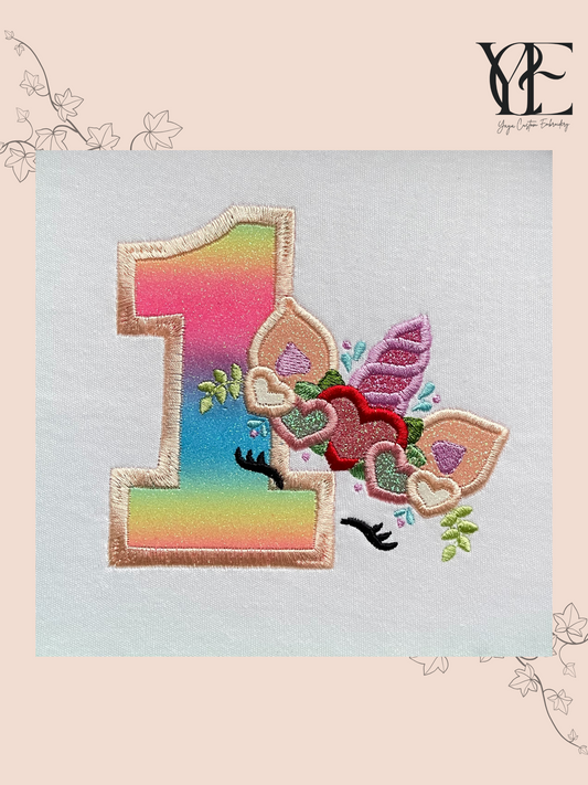 Personalisiertes Einhorn-Geburtstags-T-Shirt – Glitzer-Applikation mit Zahl und Einhorn, Bio-Baumwolle (1–12 Jahre)