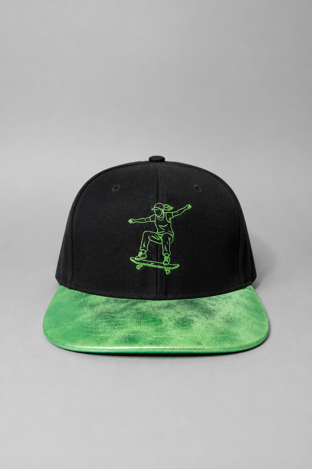 Cap with green embroidered Skater green flat peak